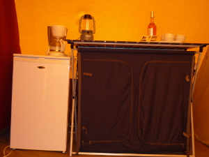 de waard huurtent kast en koelkast in Zuid-Frankrijk