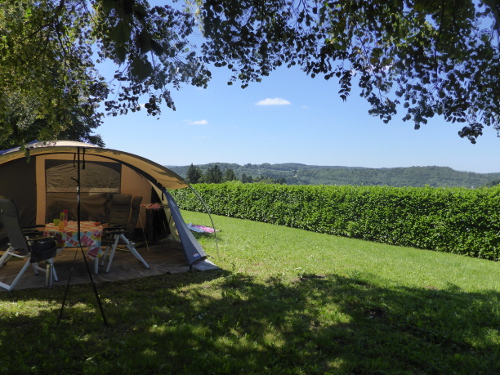 staanplaatsen met mooi uitzicht op de kleine camping Zuid-Frankrijk